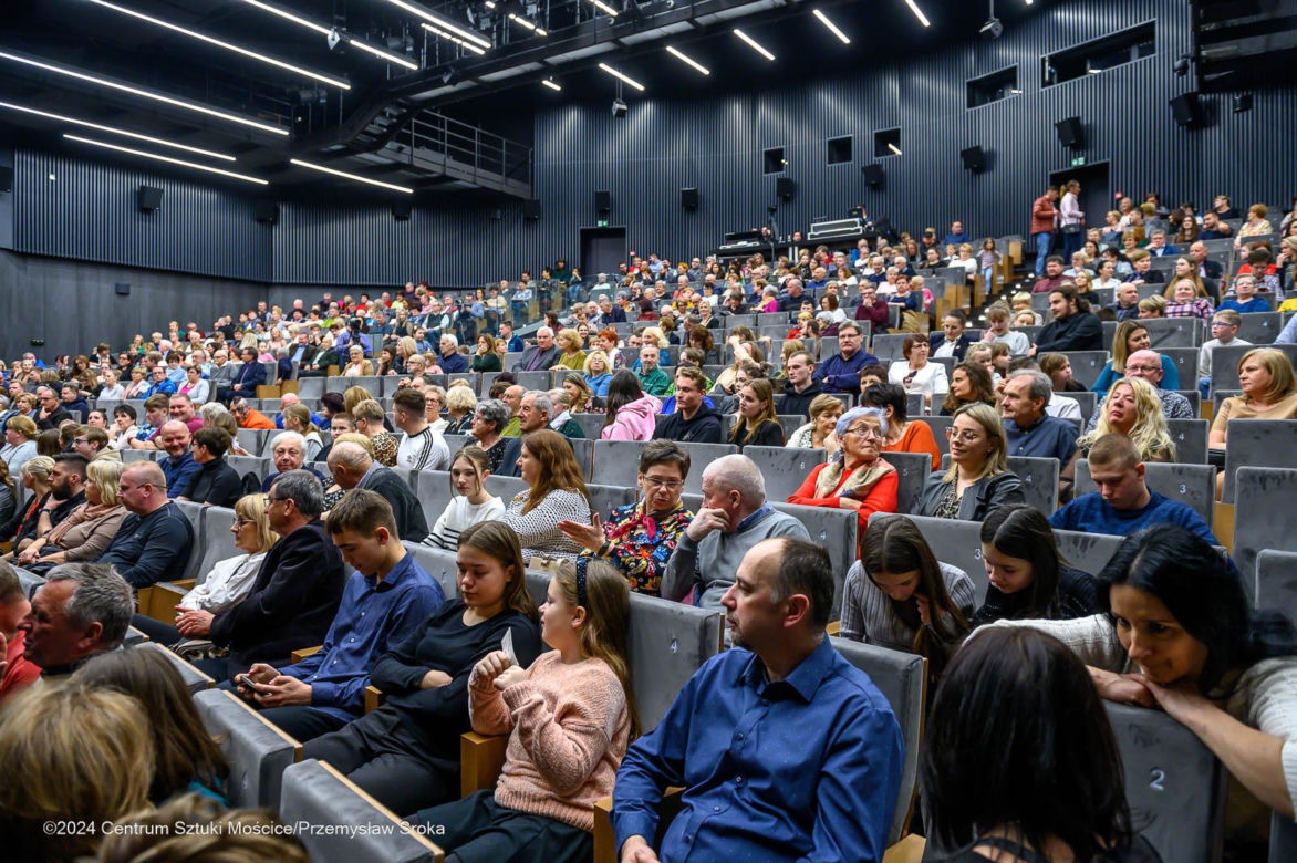Koncert wielkanocny Zespołu Pieśni i Tańca Świerczkowiacy w Centrum Sztuki Mościce