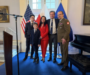 Wręczenie Krzyża Wielkiego Orderu Zasługi RP rodzicom Michaela Ollisa w Waszyngtonie, DC