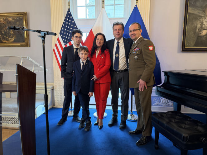 Wręczenie Krzyża Wielkiego Orderu Zasługi RP rodzicom Michaela Ollisa w Waszyngtonie, DC