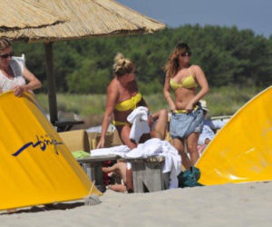 Beata Kozidrak na plaży. Płynie w niej gorąca krew!