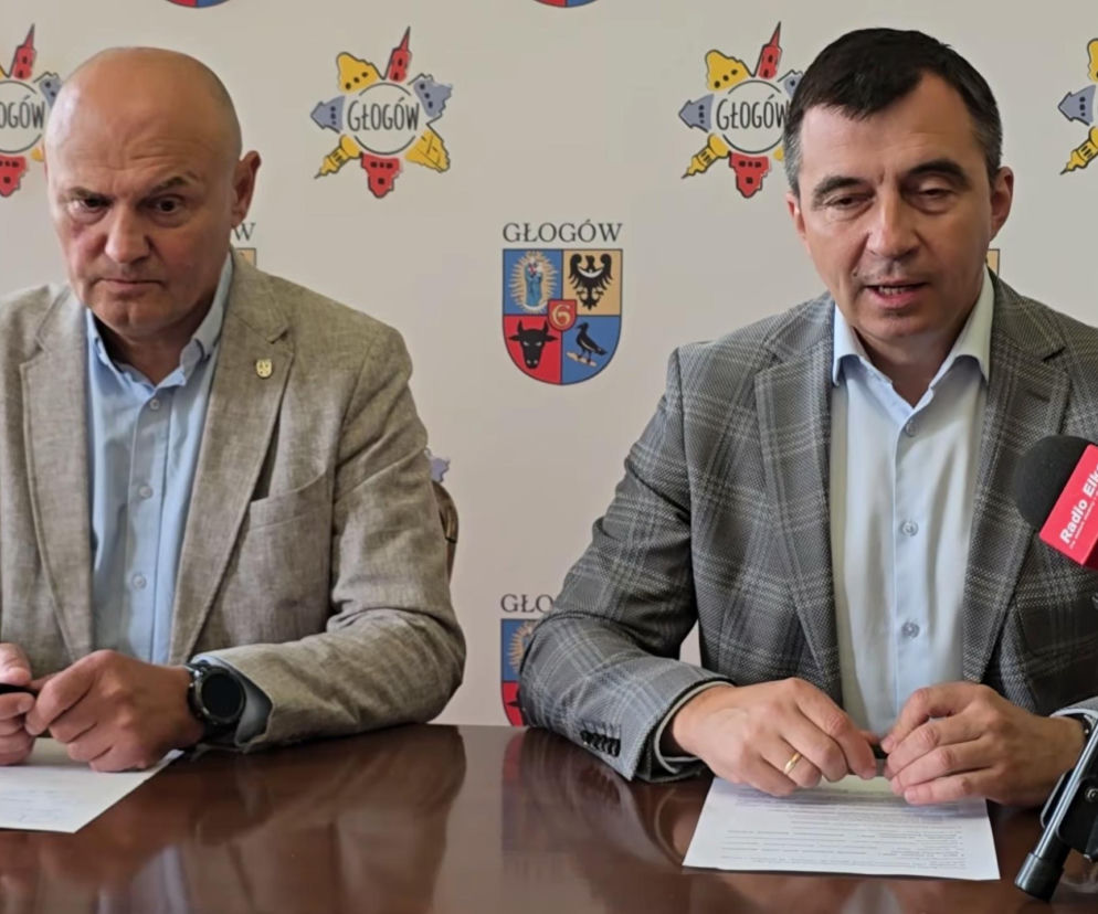 Prezydent Głogowa Rafael Rokaszewicz i jego zastępca Piotr Poznański omawiają szczegóły nowego Głogowskiego Budżetu Obywatelskiego, który obejmuje projekty inwestycyjne i miękkie. Więcej o GBO przeczytasz na naszym portalu.
