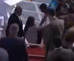 Królowa runęła na ziemię na oczach tłumu! Wszystko się nagrało