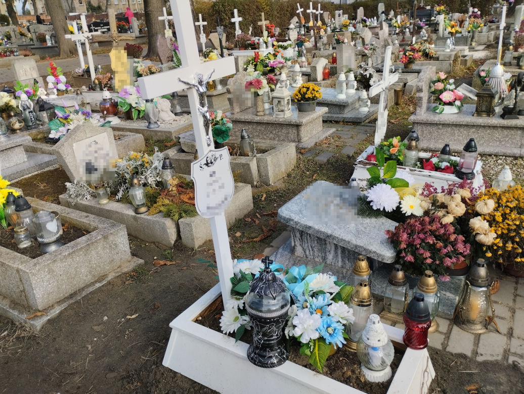 Grób dziecka znalezionego w sortowni śmieci w Zabrzu