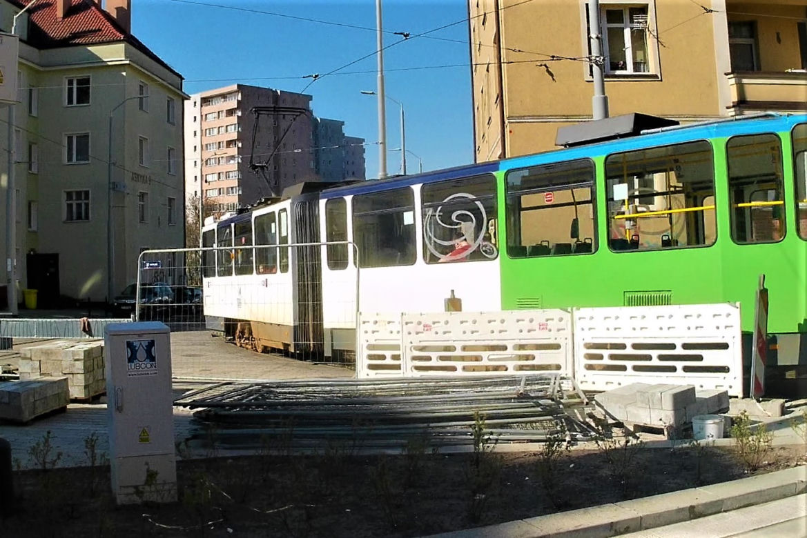 Dlaczego tramwaje jeżdżą tyłem? Niecodzienne manewry na szczecińskim Niebuszewie