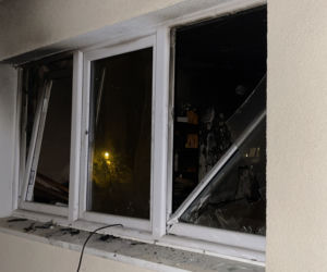 Kłęby dymu i ogromny smród. Kawalerka na Ochocie stanęła w ogniu