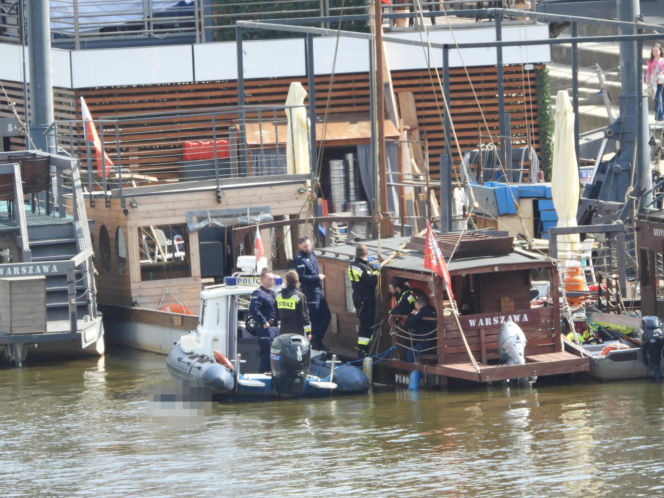 Akcja służb w centrum Warszawy. W Wiśle dryfowało ciało