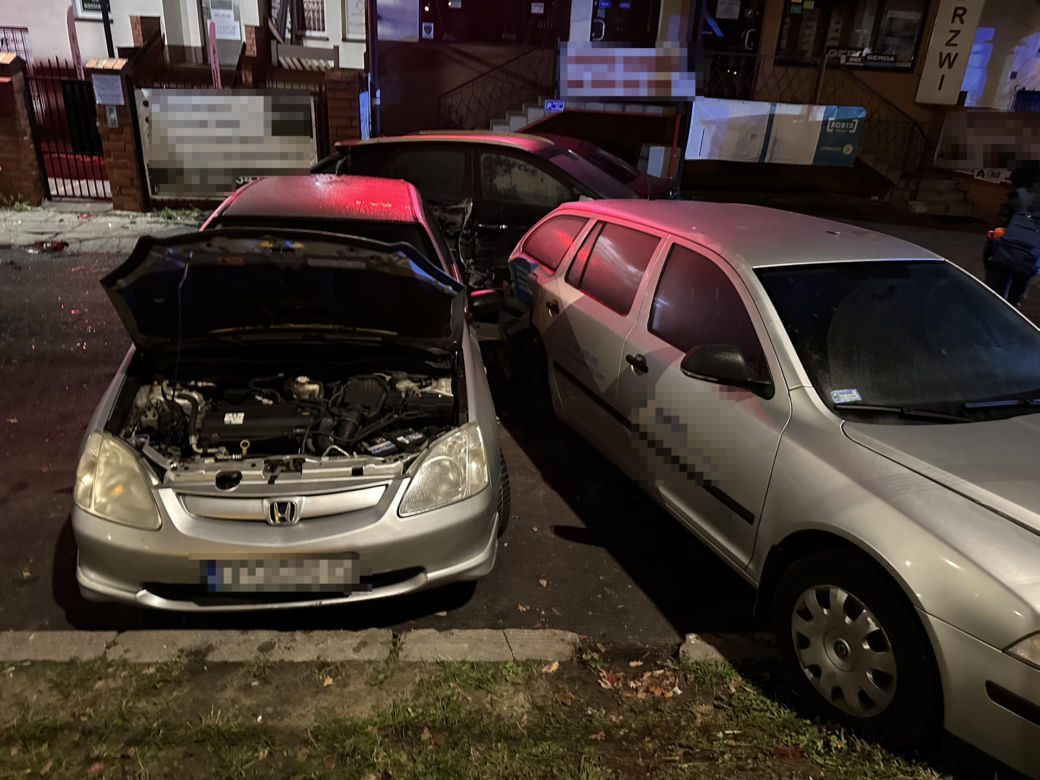 Mercedesem staranował 9 aut. Nocna demolka na Targówku