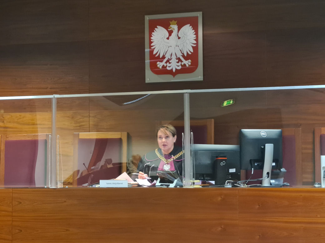 Policjant robił w hipermarkecie zdjęcia miejsc intymnych kobiecie. Zapadł wyrok