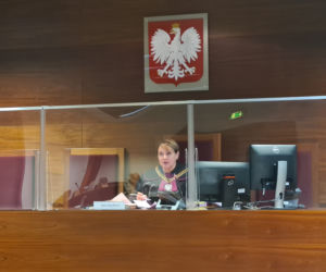 Policjant robił w hipermarkecie zdjęcia miejsc intymnych kobiecie. Zapadł wyrok