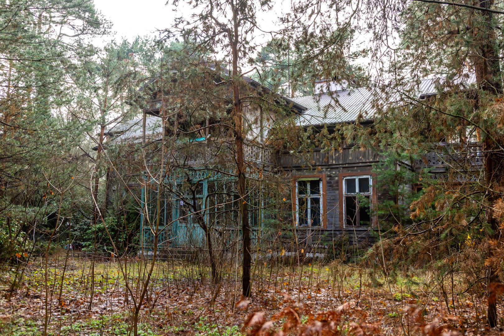 Opuszczona willa w Konstancinie