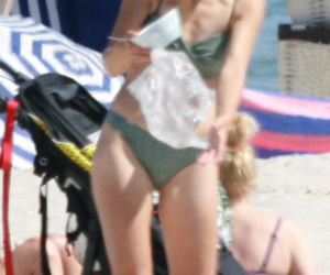 Igraszki Dowborów, Joanna Kroniewska i Maciej Dowbor na plaży