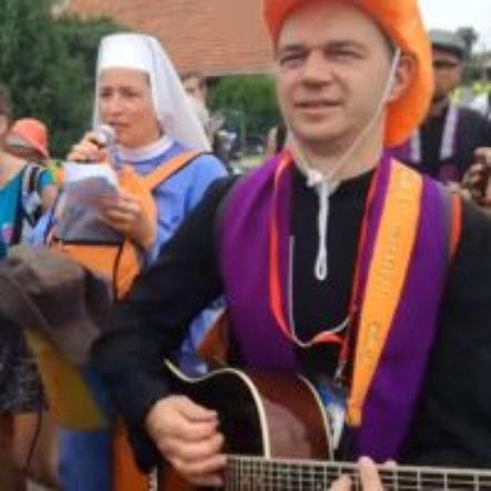 Despacito na pielgrzymce w wykonaniu zakonnicy! Takiej wersji nie było [VIDEO]