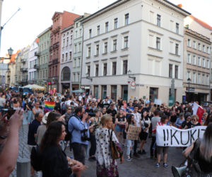 Torunianie protestują przeciwko przegłosowaniu Lex TVN