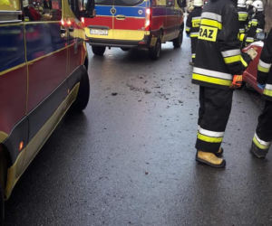 WYPADEK w Korzennej. Dziecko i ciężarna kobieta trafili do szpitala