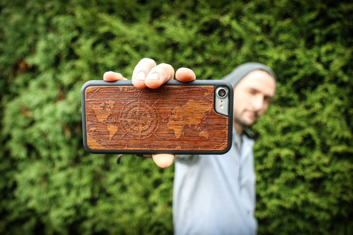 Drewniane etui na telefon