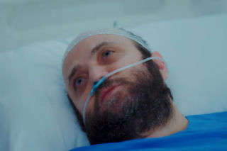 Dziedzictwo, odcinek 1043: Poyraz w końcu doczeka się sprawiedliwości! Semih wybudzi się ze śpiączki i złoży ważne zeznania - ZDJĘCIA