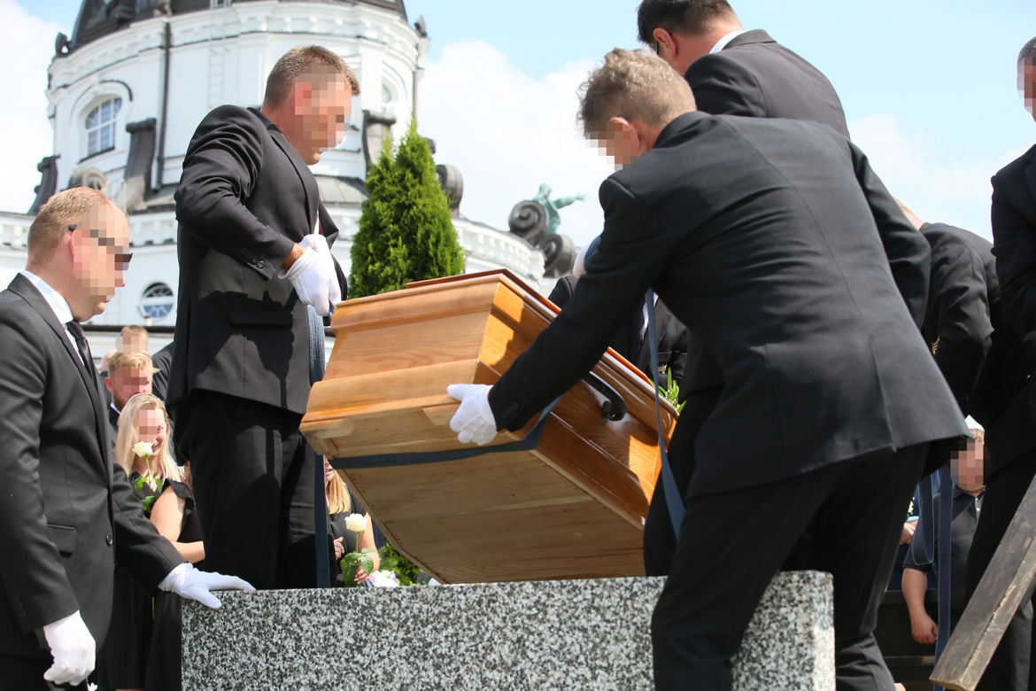 Tragicznie zmarłego kierowcę pożegnał sznur ciężarówek. Pogrzeb Roberta S.