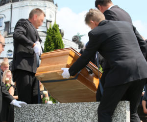 Tragicznie zmarłego kierowcę pożegnał sznur ciężarówek. Pogrzeb Roberta S.