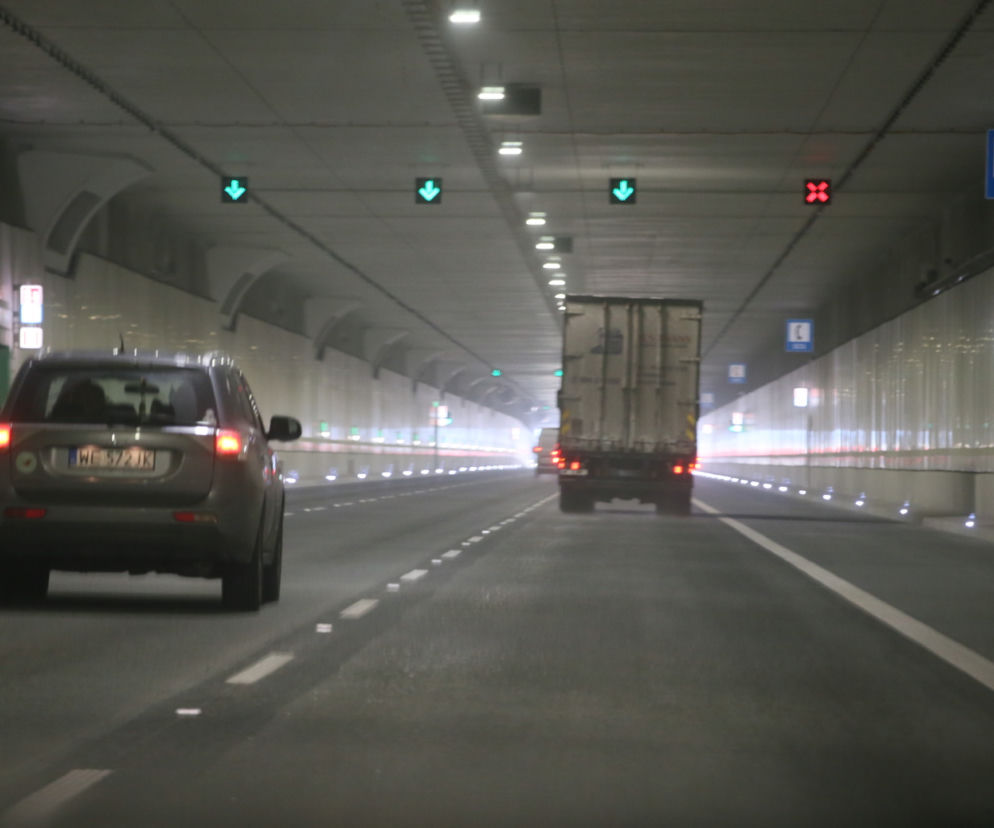 Trzask, prask i tunel otwarty. Kierowcy mogą korzystać już z całej Południowej Obwodnicy Warszawy