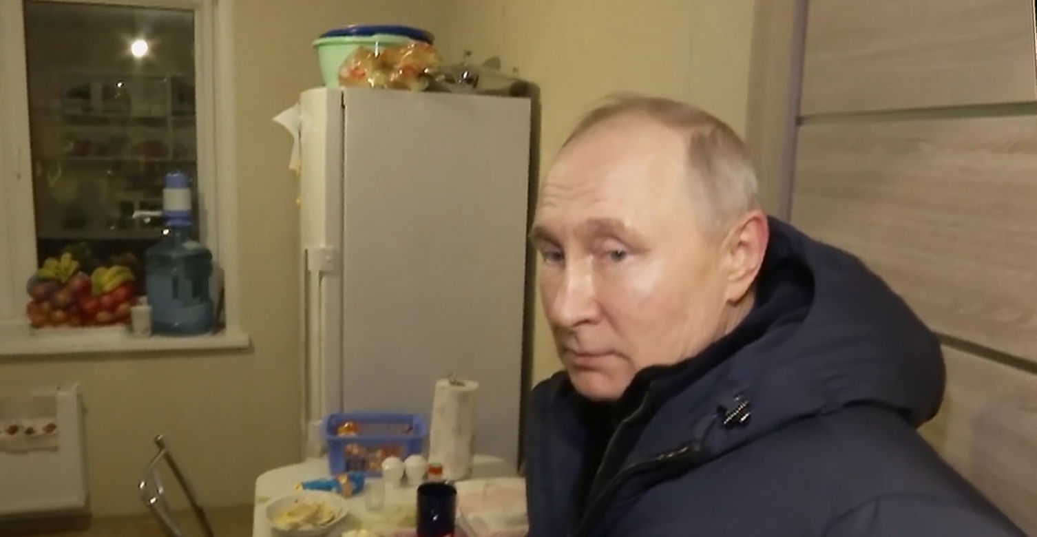 Putin w gumowej masce? "Spontaniczna przejażdżka po Mariupolu". Sobowtór dał plamę!