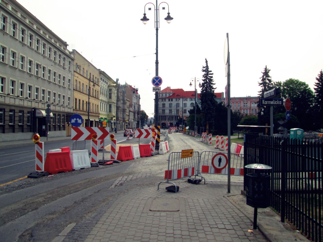 Budowa peronu wiedeńskiego na ostatniej prostej. Jak przebiegają prace? [ZDJĘCIA]