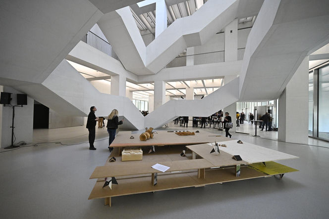 Wanny, buty i manekiny za 851 tys. zł? Ale sztuka! „To jedna z najbardziej wpływowych artystek na świecie”