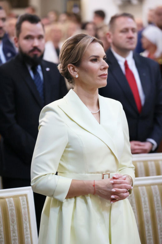 Marta Nawrocka wyprzedza trendy