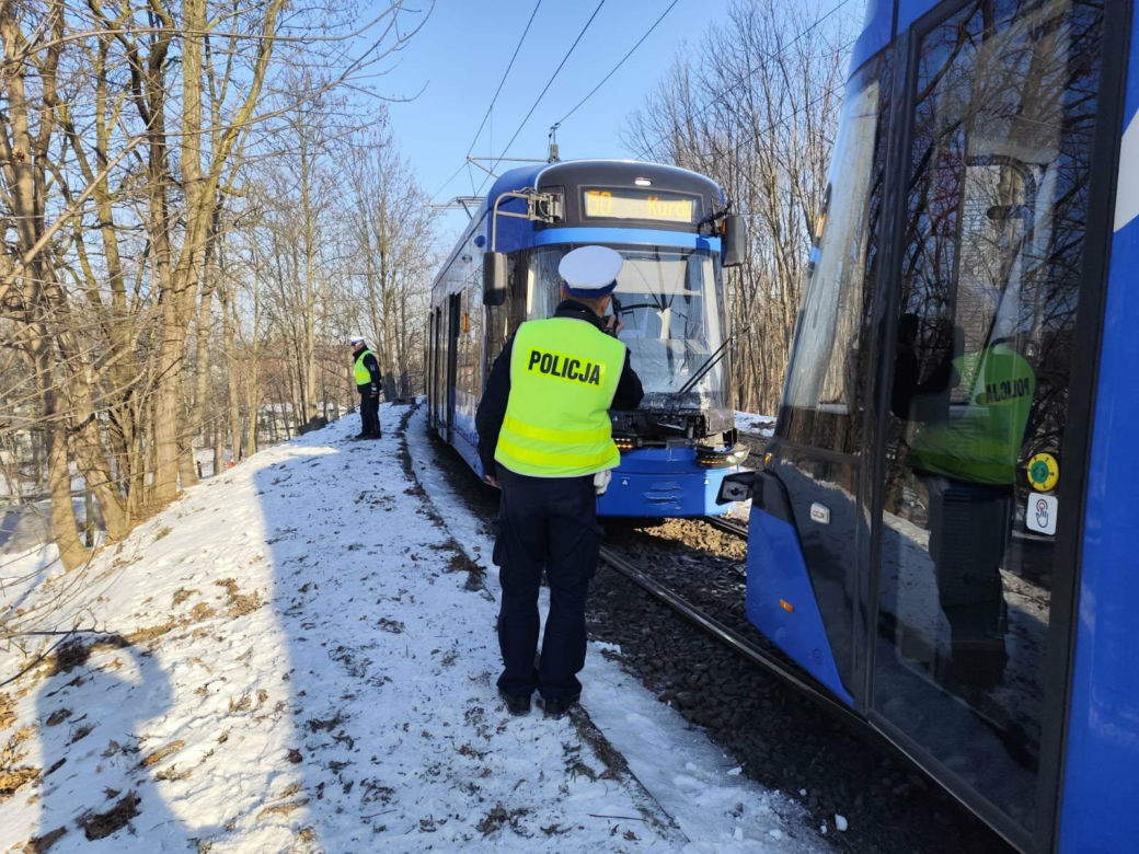 Kraksa tramwajów w Krakowie! Są ranni, utrudnienia komunikacyjne. Sprawdź zmienione trasy