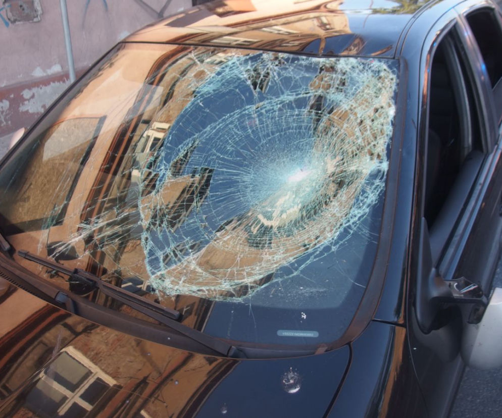 O krok od tragedii w Inowrocławiu. 19-latek potrącił pieszego na pasach! 