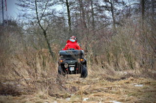 Drony, sonary i ratownicy na lodzie. Trwają poszukiwania zaginionego seniora!