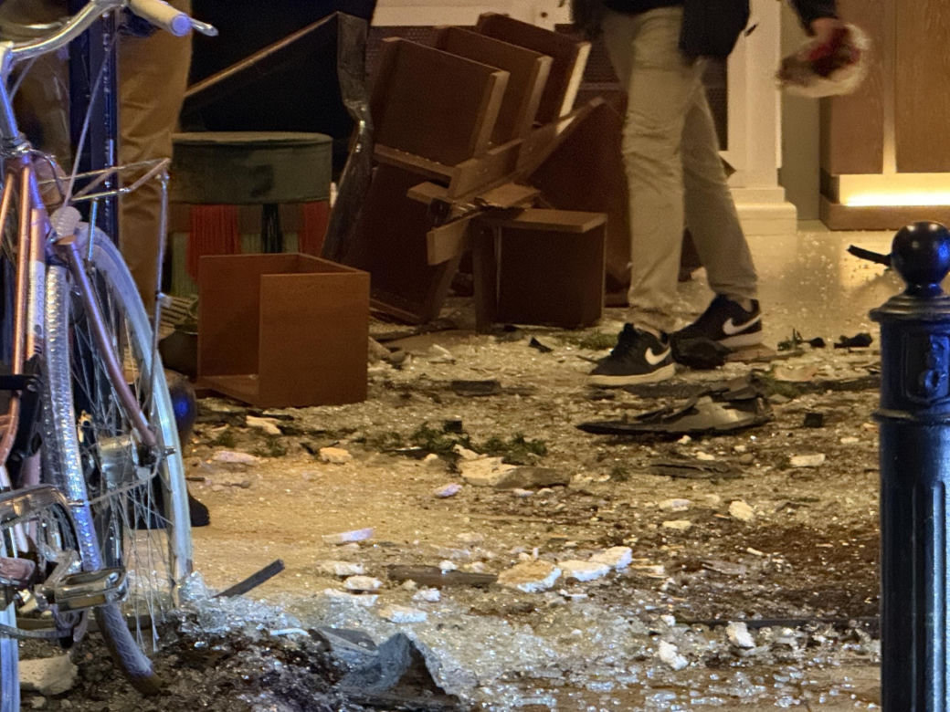 Warszawa. Totalna demolka. Audi wjechało w restaurację 