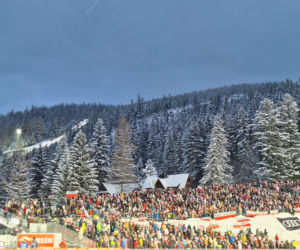 Tłumy kibiców pod Wielką Krokwią w Zakopanem