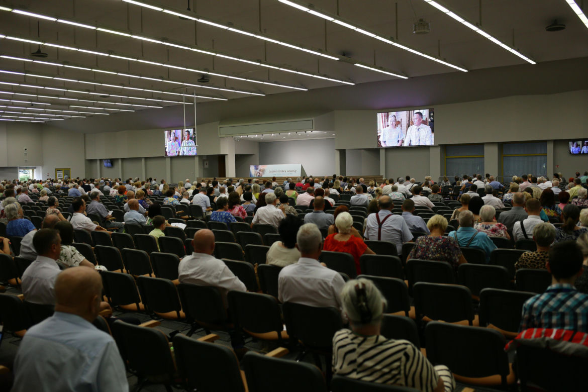 Kongres Świadków Jehowy 2024. W niedzielnych wydarzeniach wzięły udział tłumy
