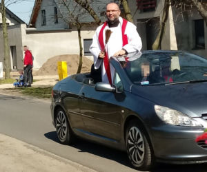 Z auta poświęcę koszyczki