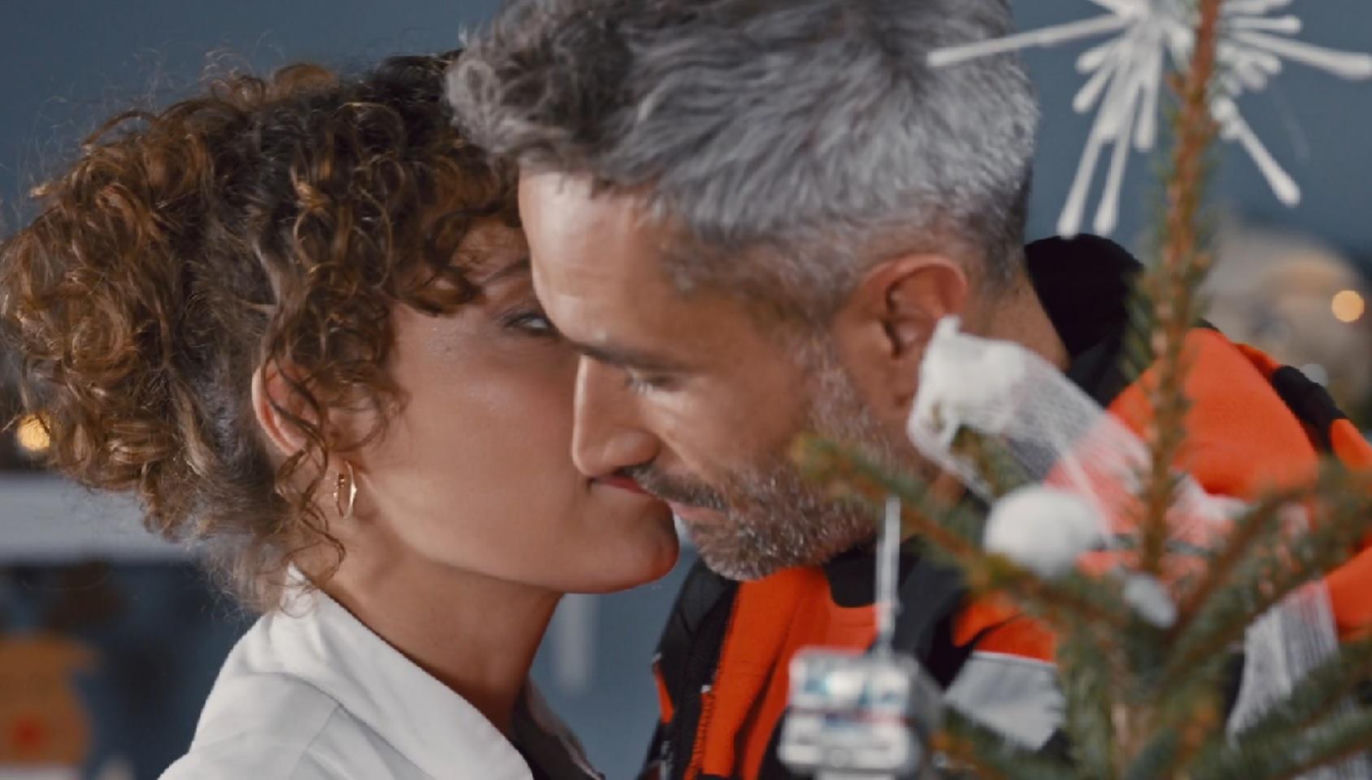 Mikołaj na sygnale. Wanda (Anna Lemieszek), Benio (Hubert Jarczak)