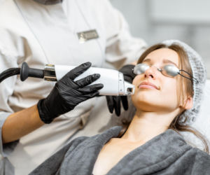 Endolifting laserowy odmładza twarz od wewnątrz. Efekty bez skalpela i długiej rekonwalescencji