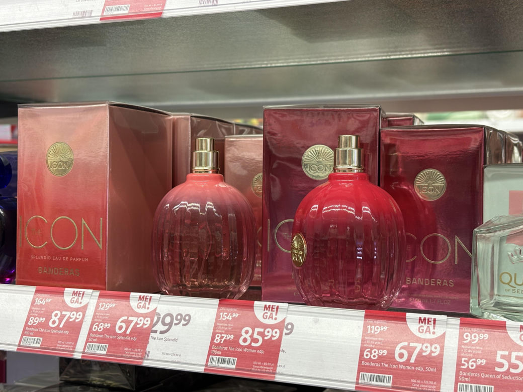 Wyprzedaż perfum w Rossmannie