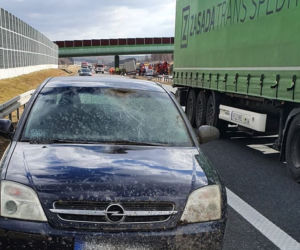 Wystrzał opony w ciężarówce na A4