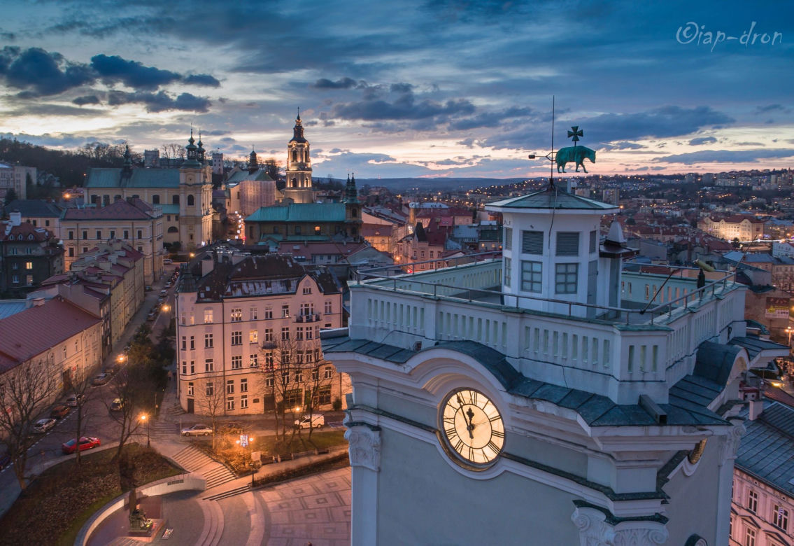 Kraków niczym Las Vegas. Takich zdjęć nocnego miasta jeszcze nie widziałeś!