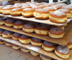 Ceny pączków 2026. Składniki tanieją, słodkości drożeją 