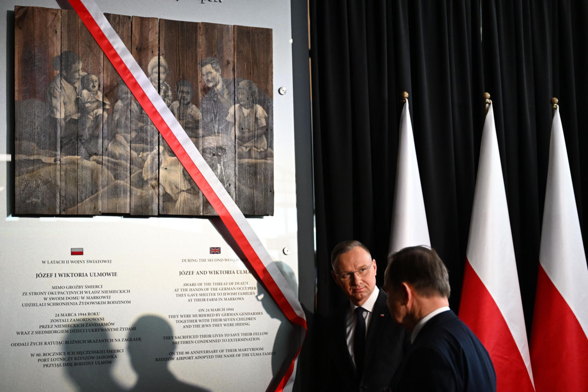 Andrzej Duda nadał Portowi Lotniczemu „Rzeszów-Jasionka” imię na część rodziny Ulmów