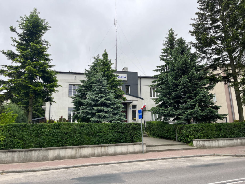 Darek zatrąbił przed komisariatem i pojechał dalej. Grozi mu do 5 lat więzienia