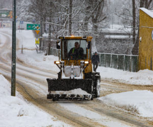 Noc grozy. Burmistrz nocą ratował ludzi, kierowcy nocowali w urzędzie