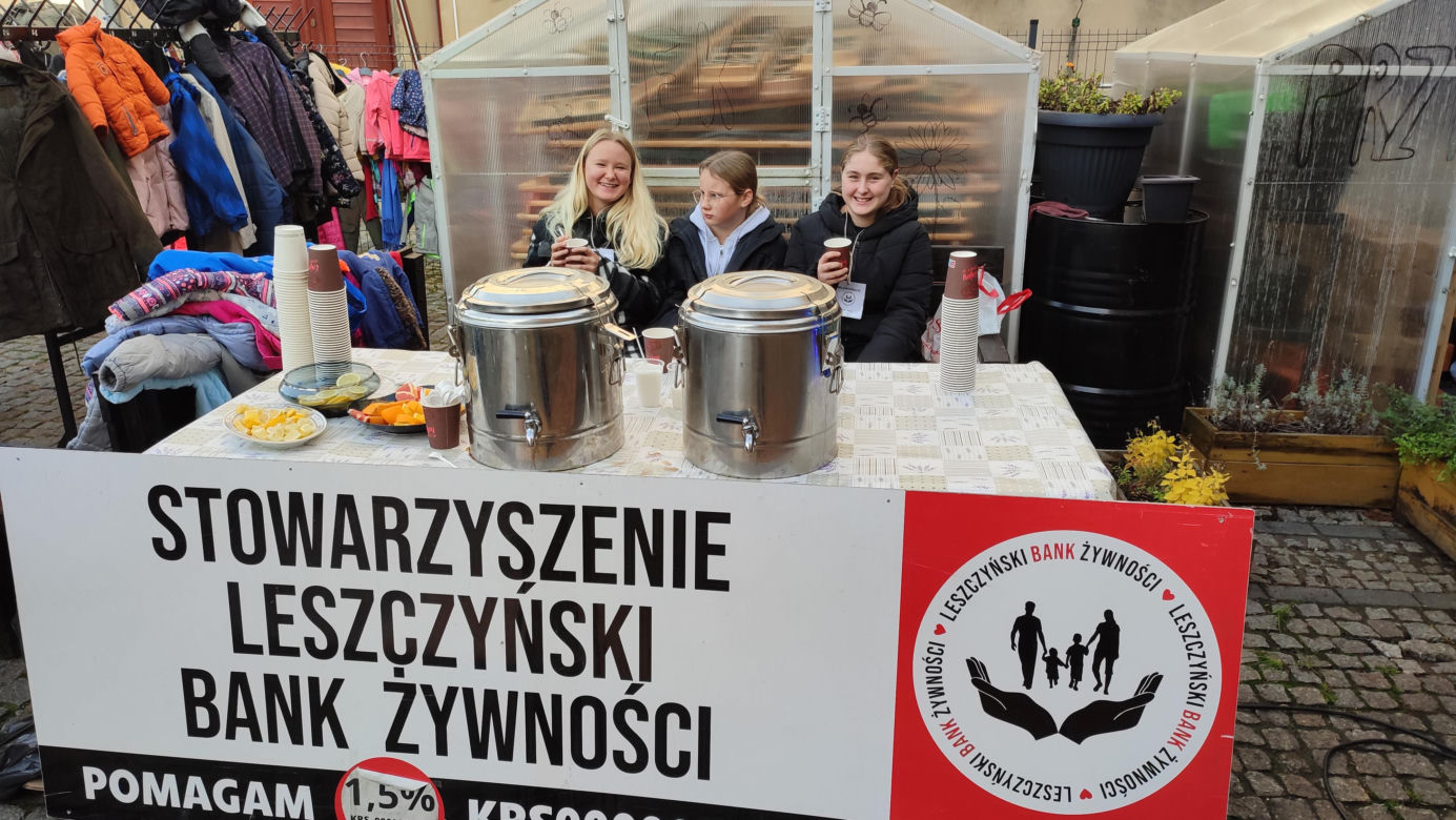 Akcja "Przytul Kurtkę" Stowarzyszenia Leszczyński Bank Żywności