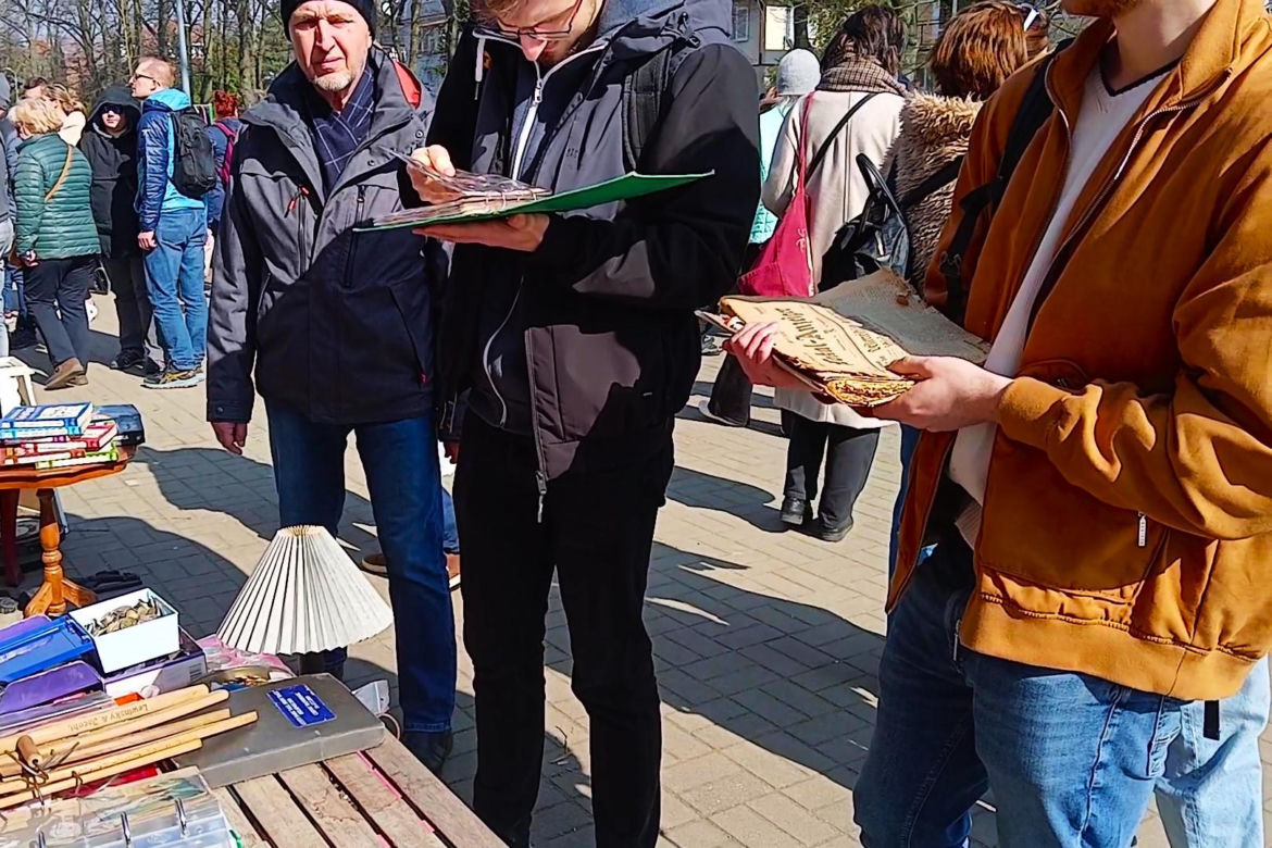 Pierwszy wiosenny pchli targ na Pogodnie