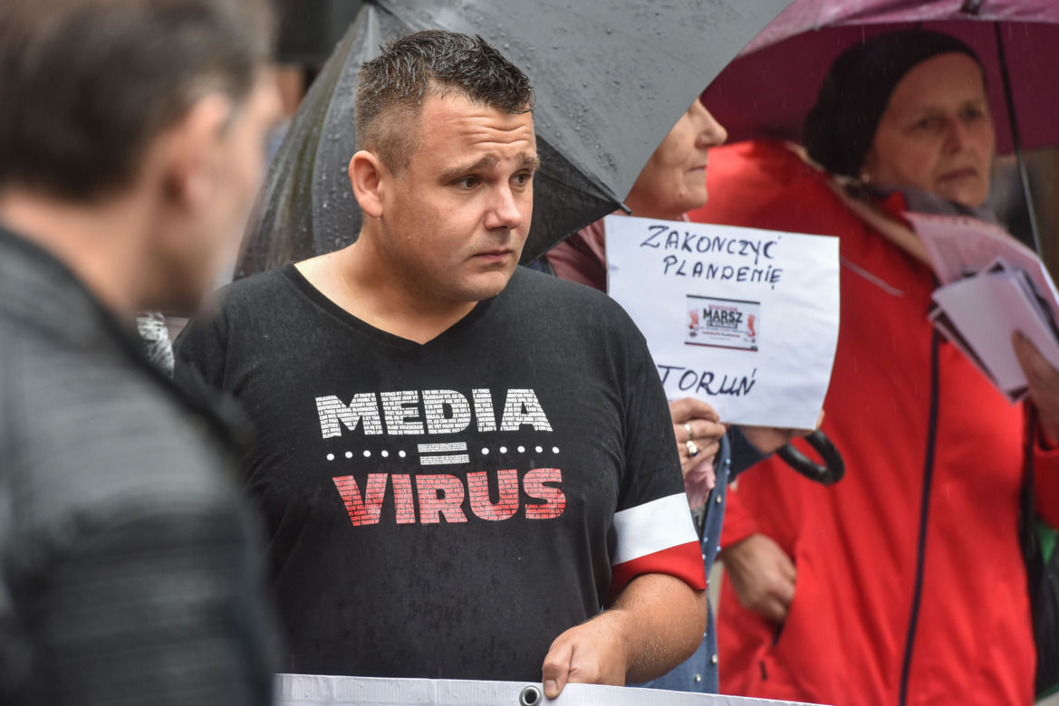 Tak wyglądał protest "Zakończyć plandemię" w Toruniu