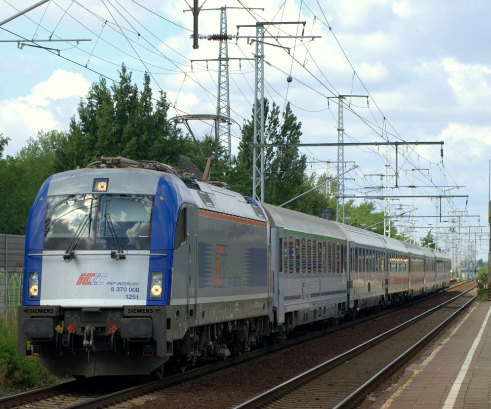 Pociąg Intercity zderzył się z Citroenem