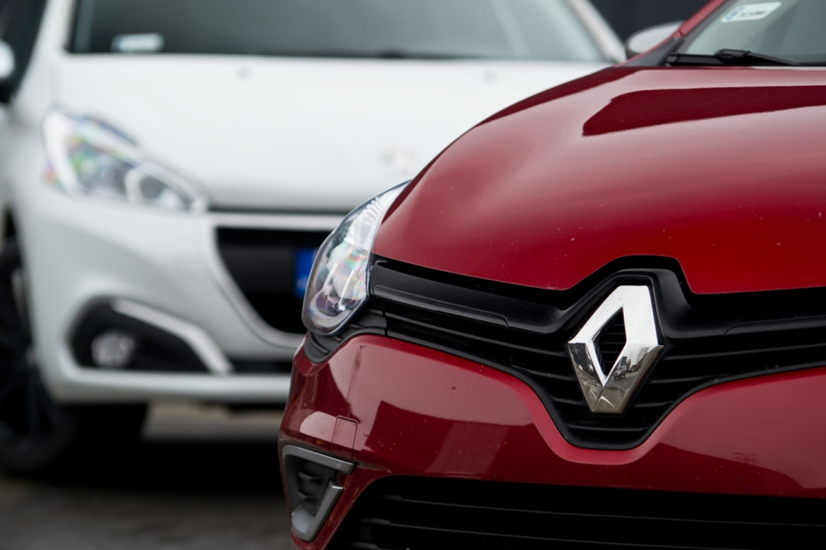 Renault Clio 1.2 TCe Intens GT Line vs. Peugeot 208 1.2 PureTech Style