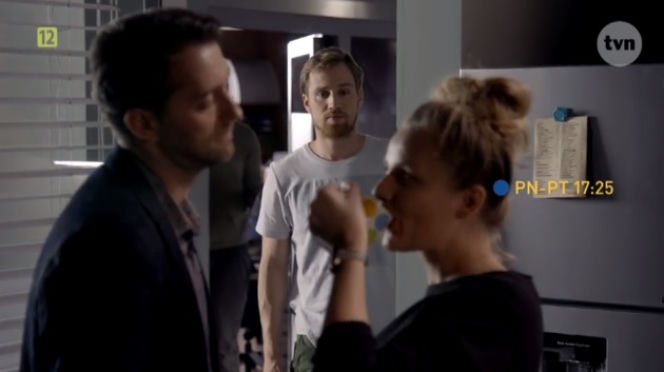 Singielka odc. 38. Tomasz (Mateusz Janicki), Elka (Paulina Chruściel), Mikołaj (Filip Bobek)