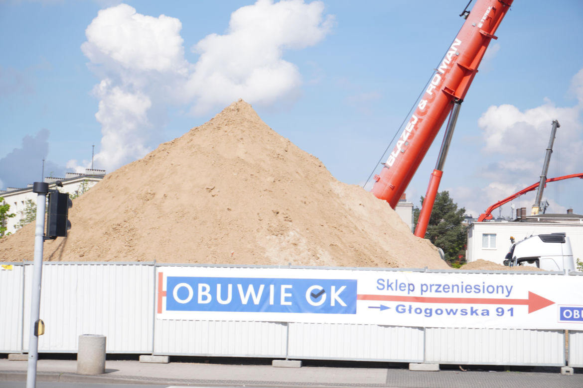 Na Górczynie powstaje nowy sklep. Po dawnym Górczyńskim Centrum Handlowym nie ma już nic